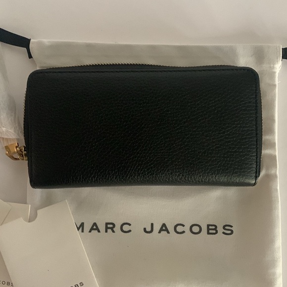 Marc Jacobs Zipped Continental Wallet in black leather - Picture 2 of 10